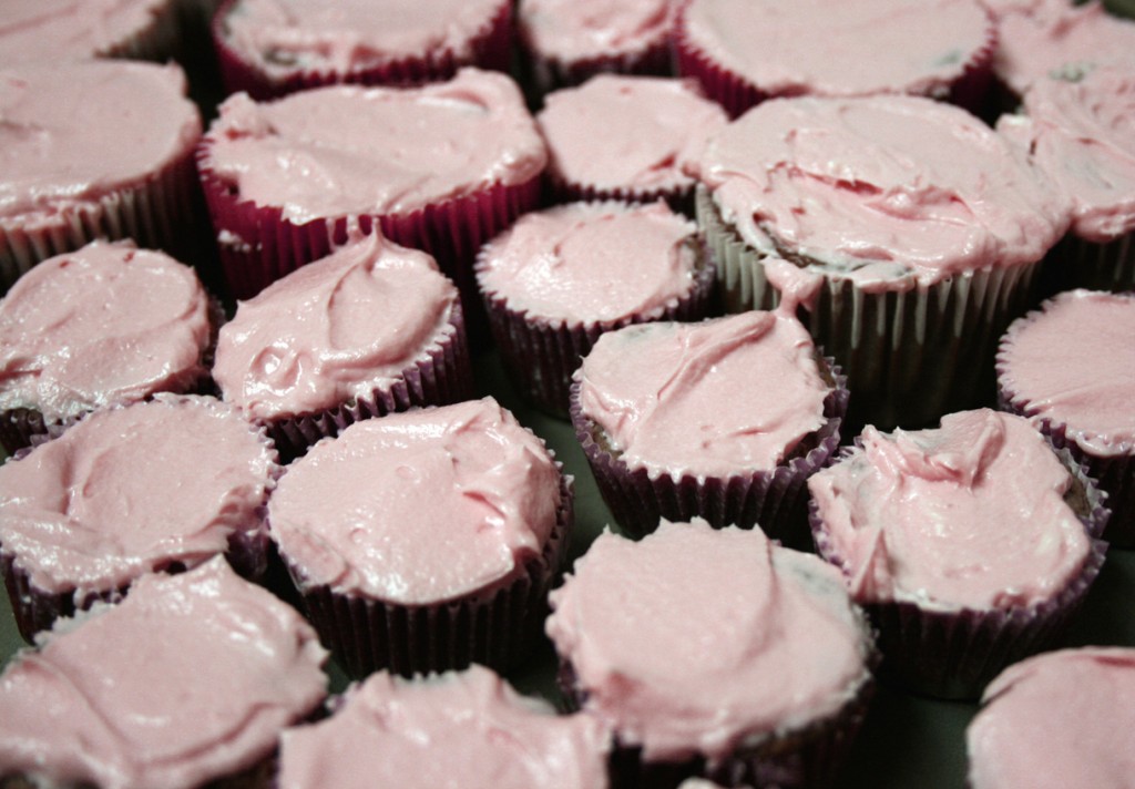 strawberry cupcakes frosted small